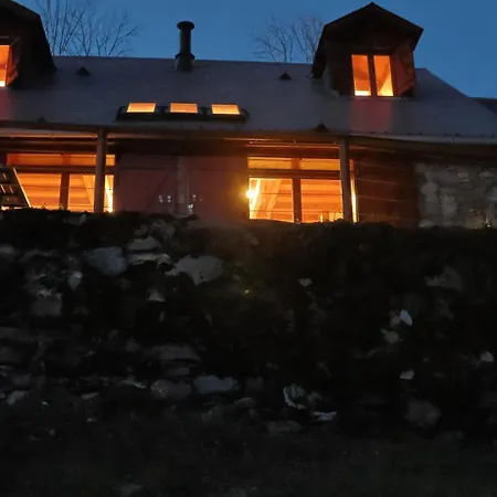 Dans Les Pyrenees La Des Evades *